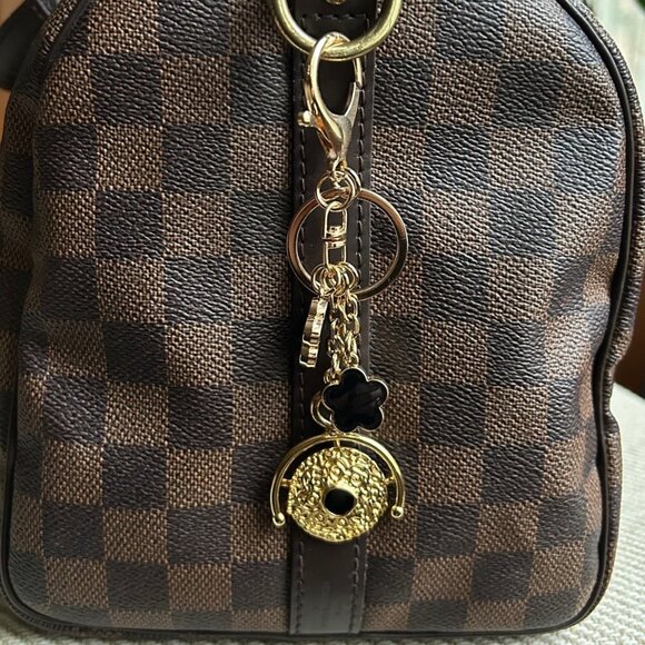 GEOMETRIC BAG CHARM Black and Gold Tone - Picture 4 of 6